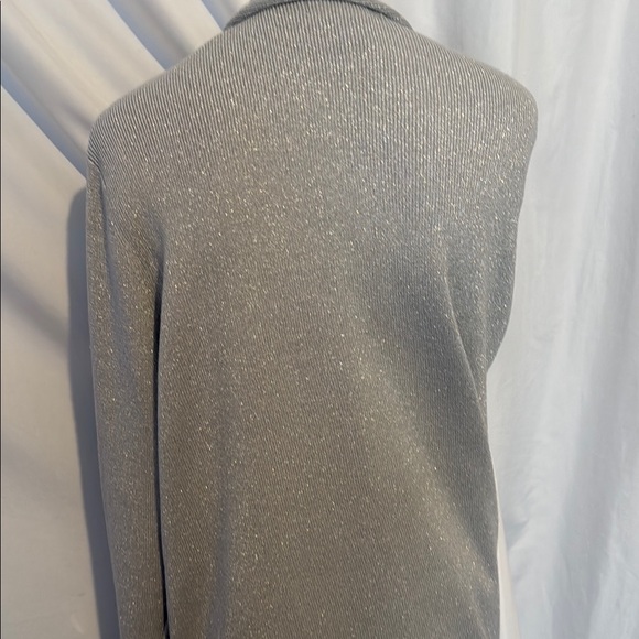 Elegant Gray Women's Sweater - Picture 3 of 5